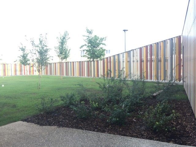 La nuova scuola di Cernusco sul Naviglio con orti e spazi verdi