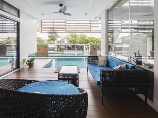 La piscina della casa green di Jakarta