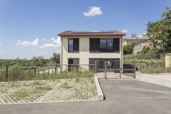 Una casa in paglia realizzata in Toscana a energia quasi 0