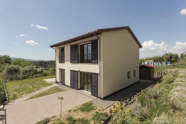 Casa in paglia realizzata in provincia di Pisa