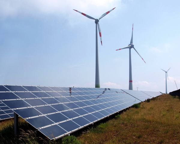 In Europa aumentano le rinnovabili diminuiscono le emissioni 1