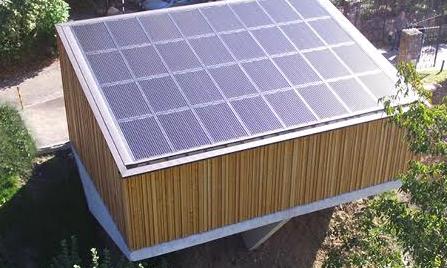 Moduli fotovoltaici TCR per un tetto a Rovio in Svizzera