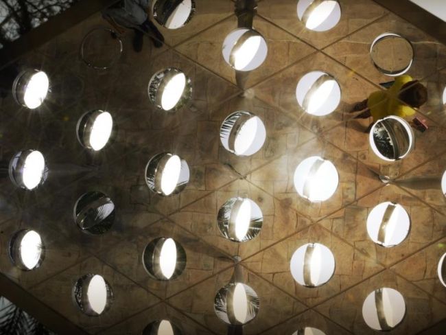 Sun&Shade copertura firmata Carlo Ratti Associati con superficie a dischi riflettenti