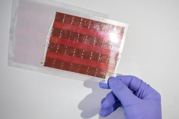 Dal Polimi celle in perovskite così sottili da indossare