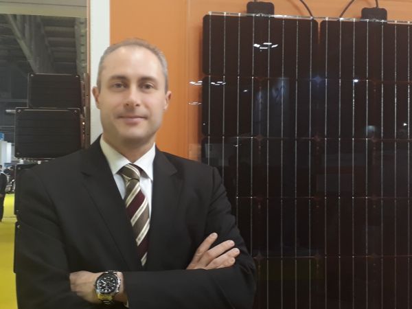 Fabrizio Limani di Solarwatt con i moduli vetro vetro vision 