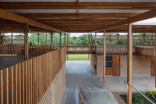 Una scuola altamente sostenibile in Brasile realizzata con materiali locali