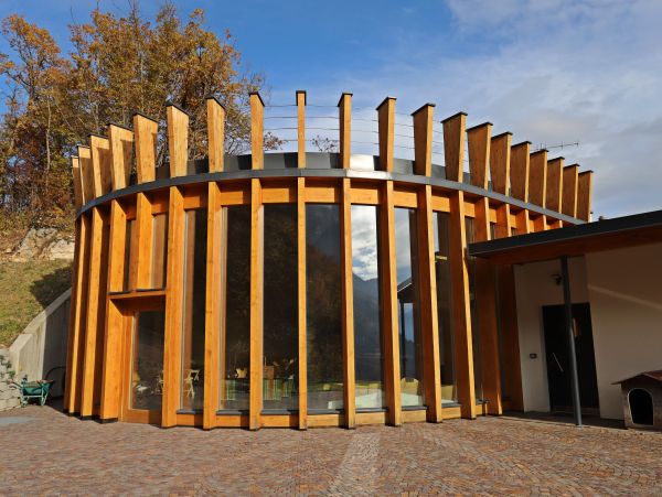 Edificio prefabbricato in legno realizzato da Vario Haus per l’Azienda Agricola Debiasi 