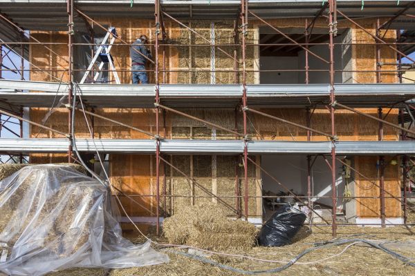La casa realizzata con balle di paglia in provincia di Pisa