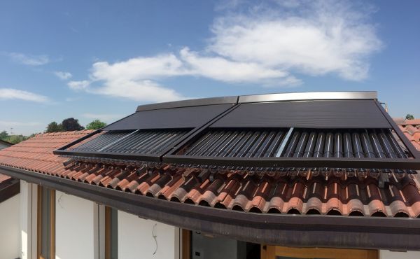 Protezione pannelli solari con la tapparella solare di Energia Eco Finbi