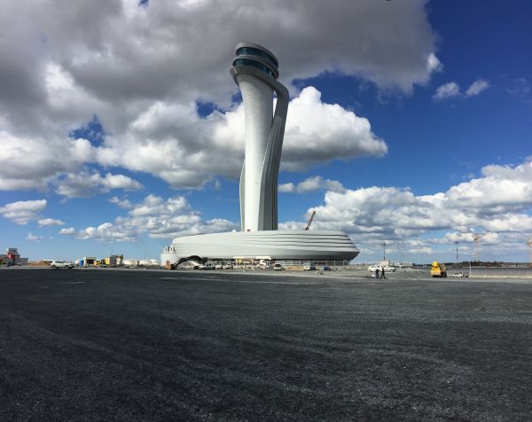 La torre del nuovo aeroporto di Istanbul ispirata al tulipano, simbolo della storia turca