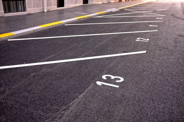 Tra gli spazi comuni dei condomini anche i parcheggi