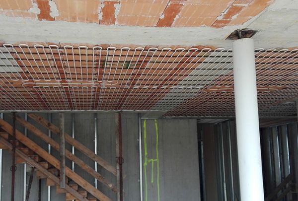 Illuminazione Con Riscaldamento A Soffitto : Impianti radianti a pavimento soffitto o parete