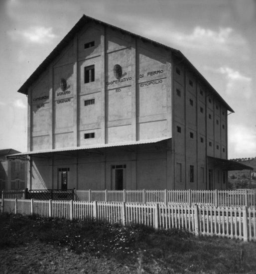 Il granaio abbandonato a Porto San Giorgio