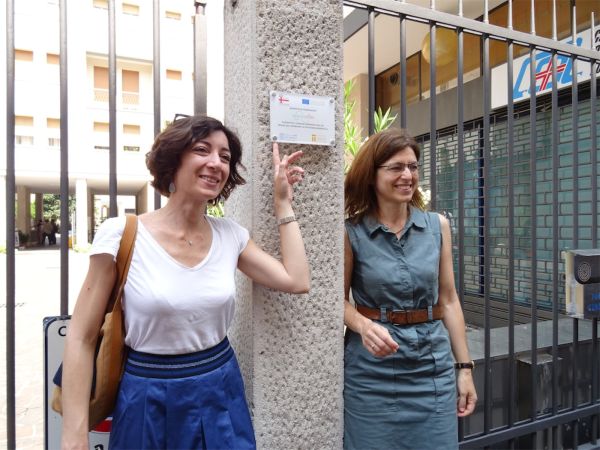L'assessore Cristina Tajani e Cecilia Hugony all'inaugurazione del condominio smart di Milano