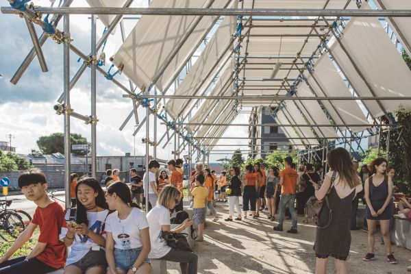 Primo premio Architettura Toscana nella categoria “Spazi pubblici, paesaggio e rigenerazione” al progetto Shelter #1 a Prato.