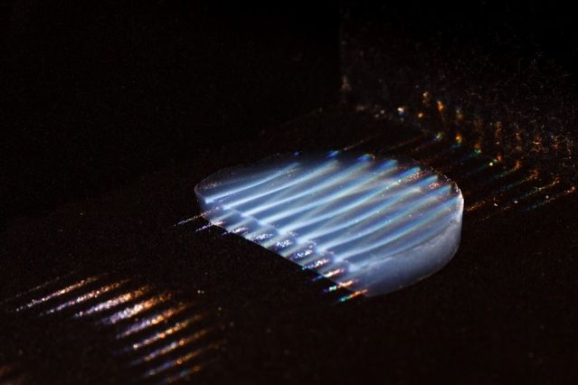 Dal MIT un nuovo materiale lascia passare la luce e trattiene il calore solare