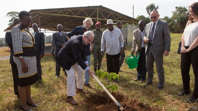 Gino Strada e Renzo Piano, posa prima pietra ospedale emergency in Uganda