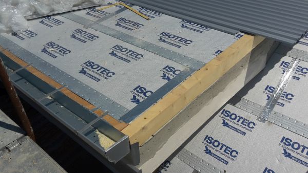 Isotec Linea di Brianza Plastica per l'isolamento delle coperture