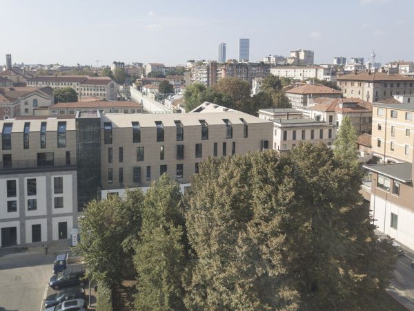 Materiali naturali ed eleganti per la facciate de Il Chiostro a Milano