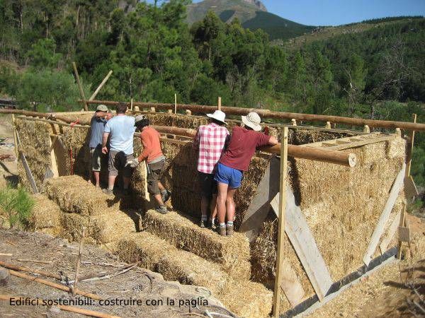 Costruire con la paglia: una scelta naturale e sostenibile