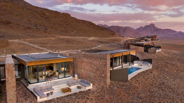 l’hotel sostenibile nel cuore del deserto africano, fotovoltaico su tetto