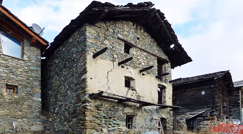 Edificio originario in pietra