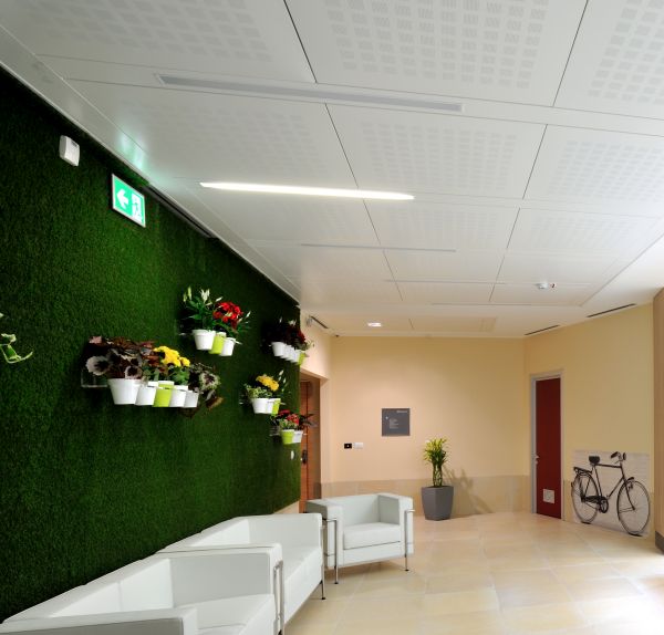 Soffitto radiante per il riscaldamento e raffrescamento efficiente 1