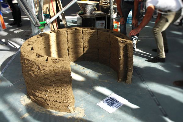 Prototipo di struttura portante alla scala architettonica, realizzata in terra cruda con l’utilizzo della stampante Wasp Big Delta