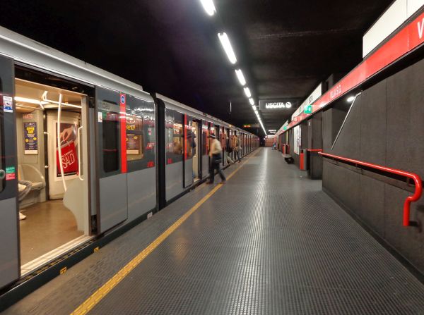 2500 lampade a led per la metropolitana di Milano 1