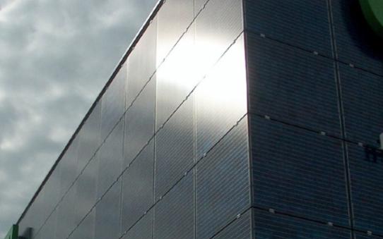 Uffici rivestiti con pannelli fotovoltaici