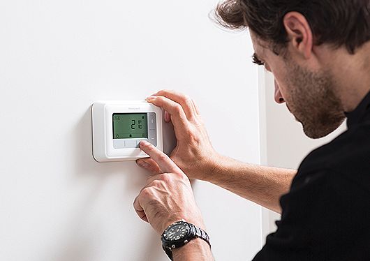 Impostazione temperatura molto semplice per il cronotermostato T4