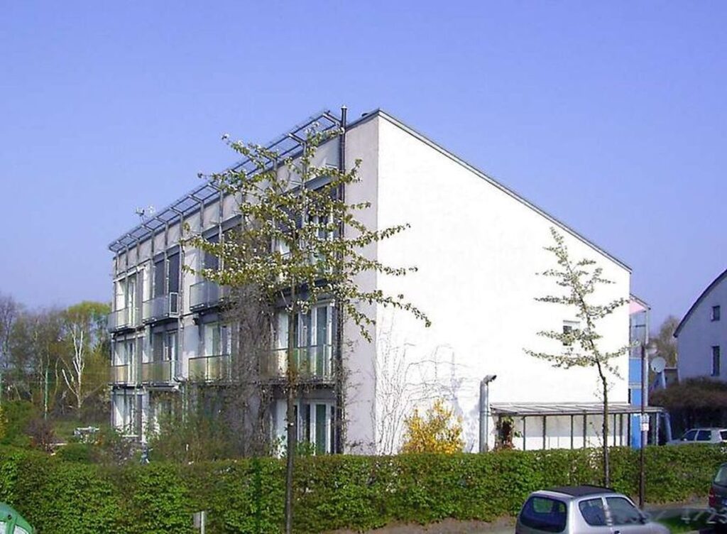La prima passivhaus realizzata a Kranichstein in Germania da Wolfgang Feist