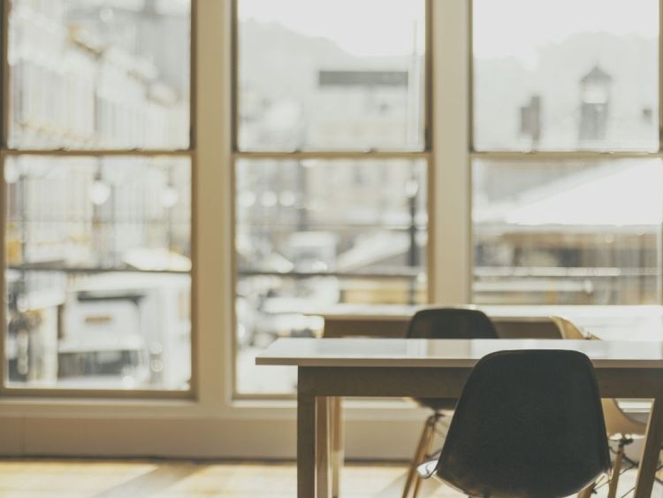 Efficienza edifici: Sostituzione del vetro esistente e manutenzione degli infissi