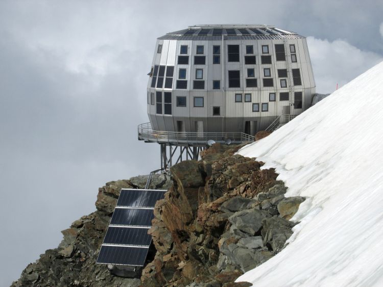 Rifugio del Goûter ecosostenibile e dalla forma ovoidale