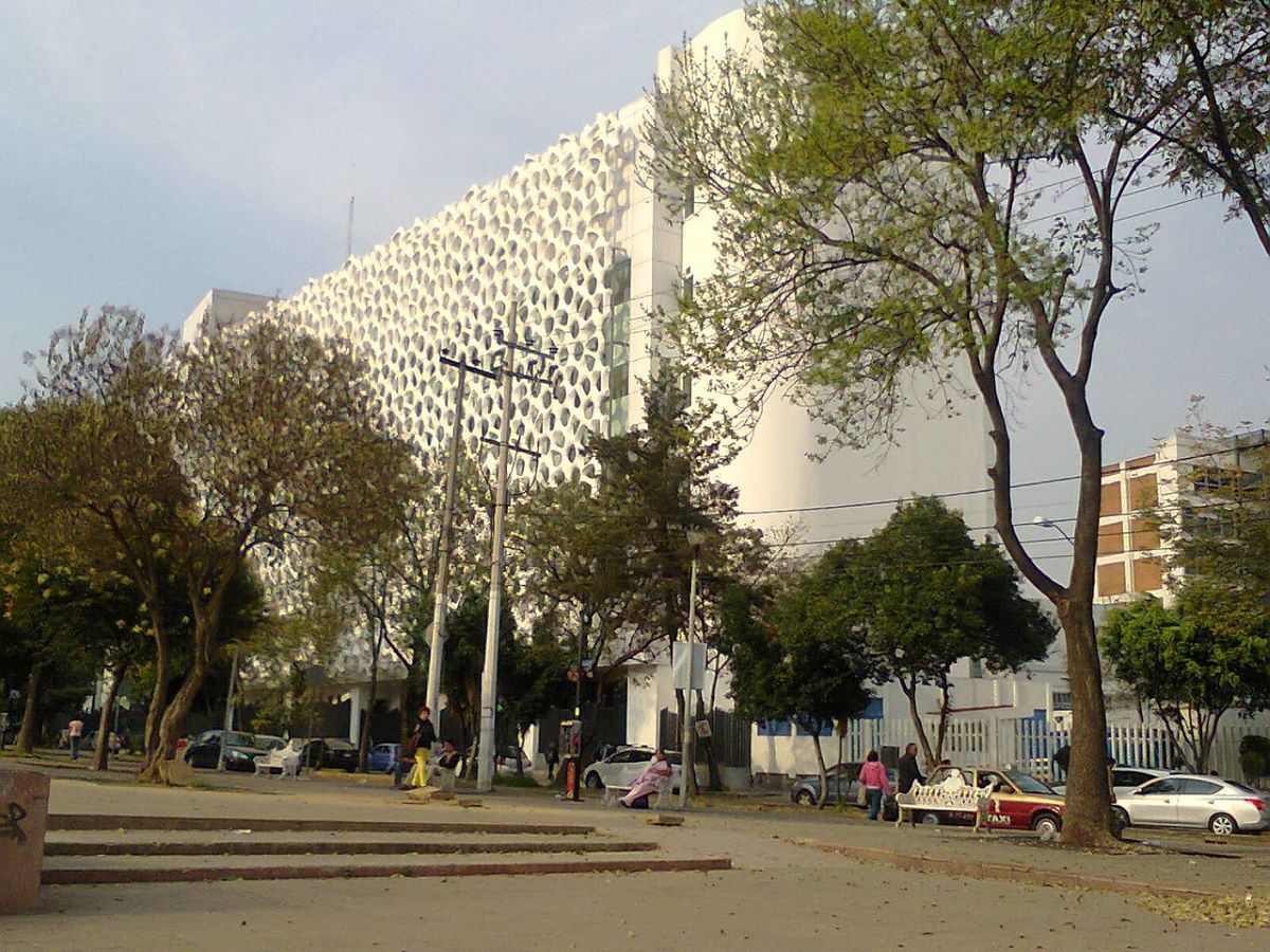 Facciata fotocatalitica per la Torre de Especialidades a Città del Messico 