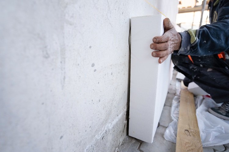 Isolamento termico soffitto in legno con schiuma traspirante 