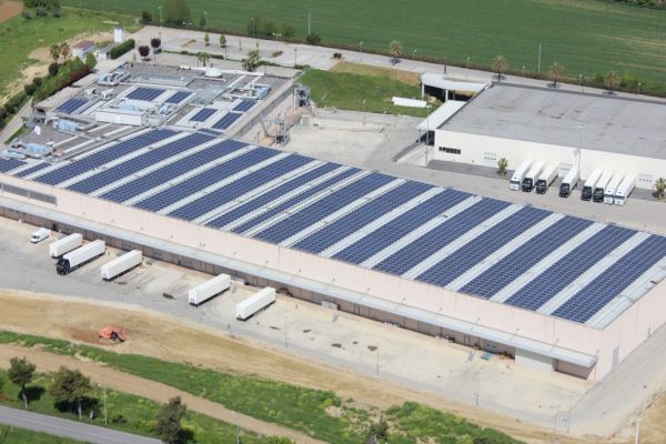 Tecnologia fotovoltaica Schüco Italia per la sede centrale della catena Globo