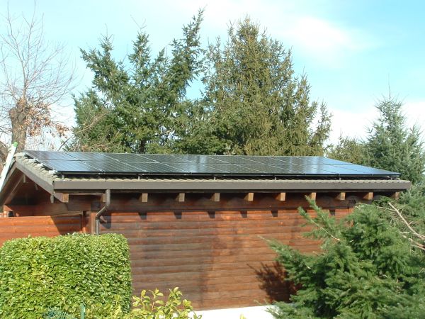 Impianto fotovoltaico da 4,5 Kwp sul garage di una casa privata