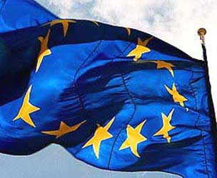 Ue: meno aiuti alle rinnovabili e sostegno a energivore