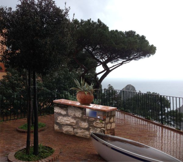 Un muretto fotovoltaico per fare luce sull’isola di Capri