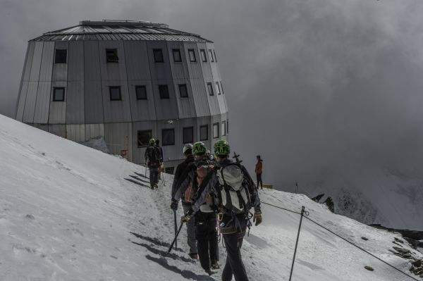 Un rifugio efficiente e sostenibile a 3.835 metri