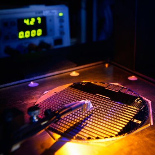 Nuovo record mondiale di efficienza per le celle fotovoltaiche, al 46%