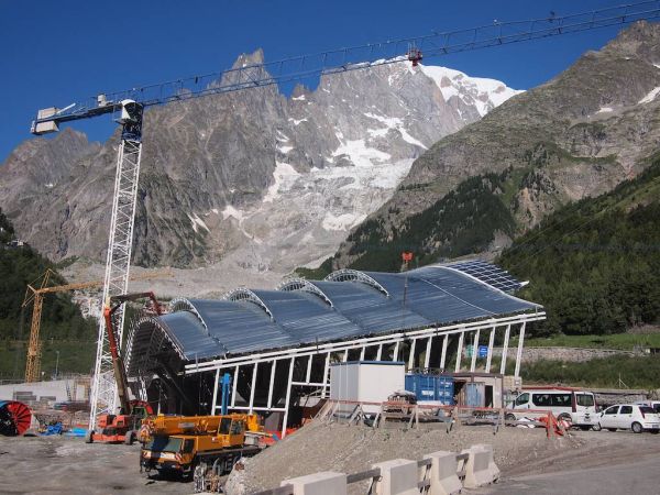 Impianto fotovoltaico a 3452 metri per la nuova stazione ferroviaria. Inverter ABB