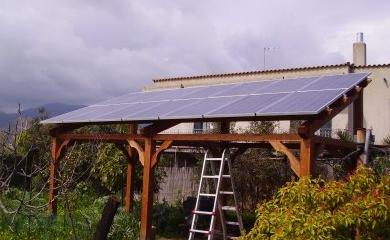 Non necessario il permesso di costruire per pannelli fotovoltaici su pergolato di legno