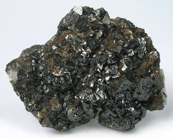 ‘Perovskite’ ibrida ed ecologica per il fotovoltaico più efficiente