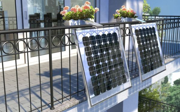 Mini pannello fotovoltaico, elemento di design, utile porta fiori