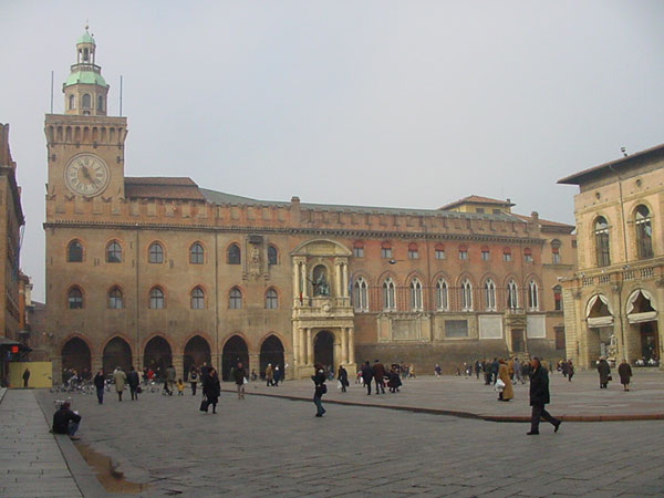 Bologna, Comune compra energia verde per illuminare 85 edifici