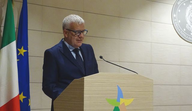 Firmati 2 bandi a sostegno dell’economia circolare