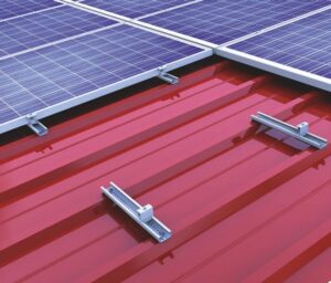 Sistema di fissaggio per coperture in lamiera trapezoidale novotegra.