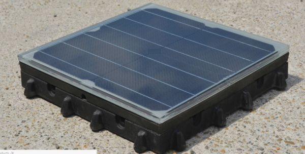 Un marciapiede solare per ricaricare le auto elettriche